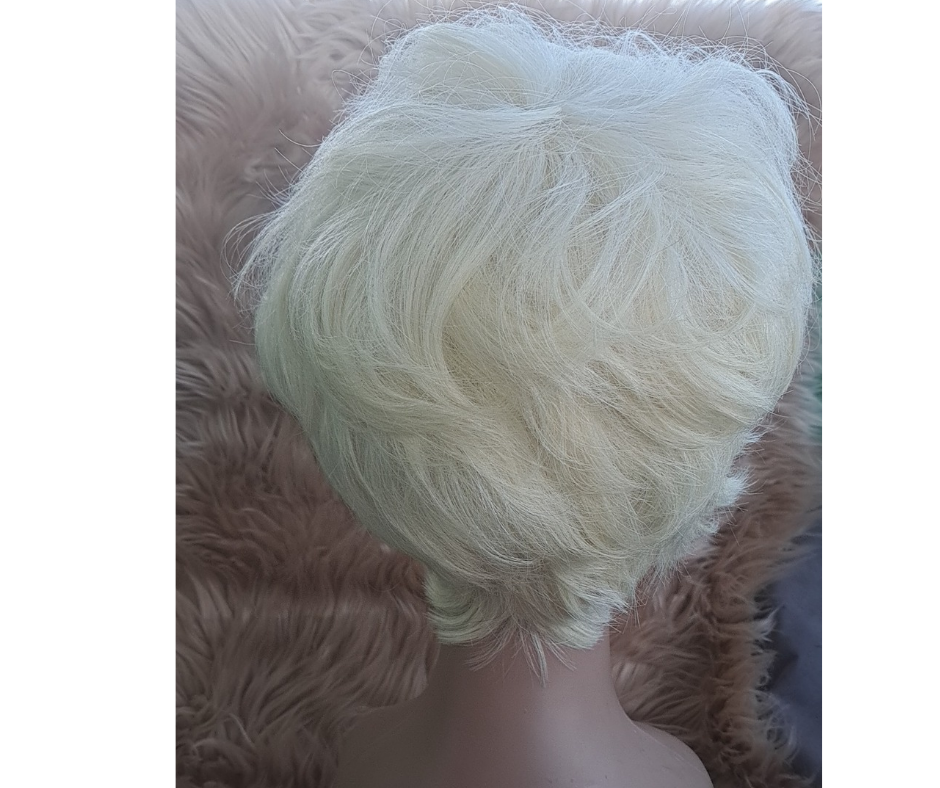 Short human blonde wig. view 2