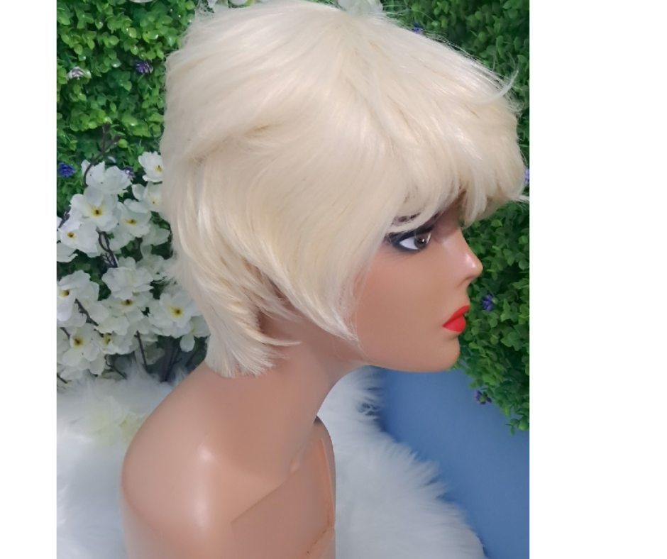 Short human blonde wig. view 2