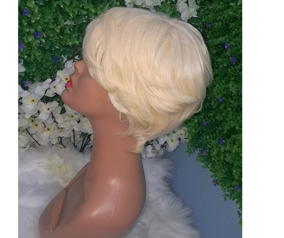 Short human blonde wig. view 3